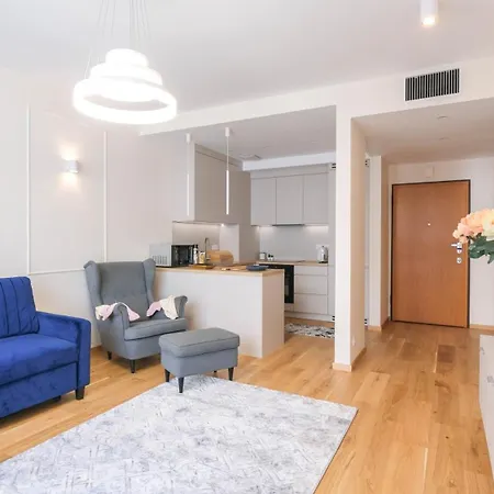 Luxury Free Parking - By Hosty *