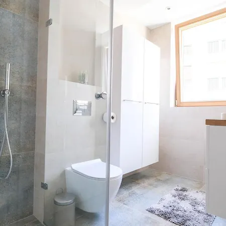 Luxury Free Parking - By Hosty * 克拉科夫