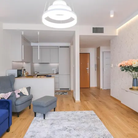 Luxury Free Parking - By Hosty