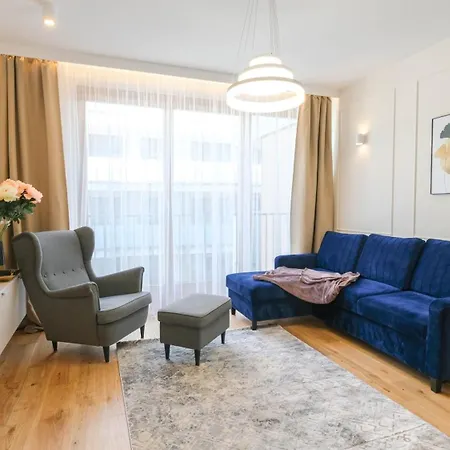 Luxury Free Parking - By Hosty * 克拉科夫